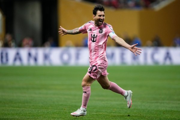Huấn luyện viên Newell: Tôi hình xăm mẫu của Messi trên chân tôi; Tôi sẽ luôn mang anh ấy và tôi sẽ 