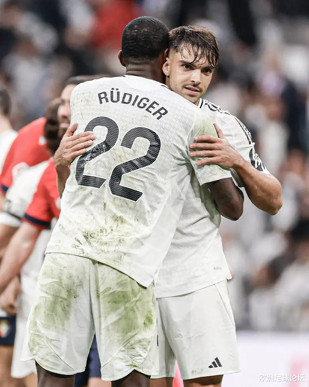 Khác! Real Madrid quyết định ký hợp đồng với hậu vệ hàng đầu của Liverpool mà không cần ký kết! Tôi 