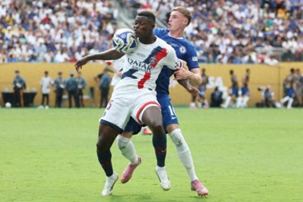 Chuyện gì đang xảy ra? Mendes bảo vệ Salah, Saka, Yamal mùa này, nhưng đã bị Chelsea nổ tung