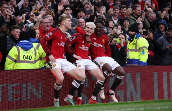 Romano: Chelsea quan tâm đến mức giá của Garner và Manchester United là 70 triệu bảng, Jackson là mụ